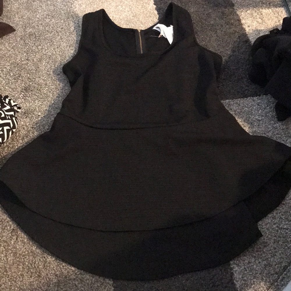 Sleeveless high-low shirt